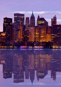 Reflet de la skyline new-yorkaise au cr&eacute;puscule